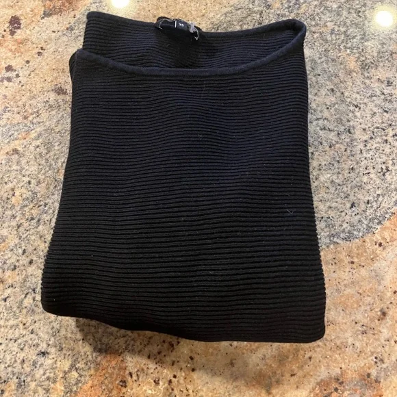 Sweater - Picture 6 of 6